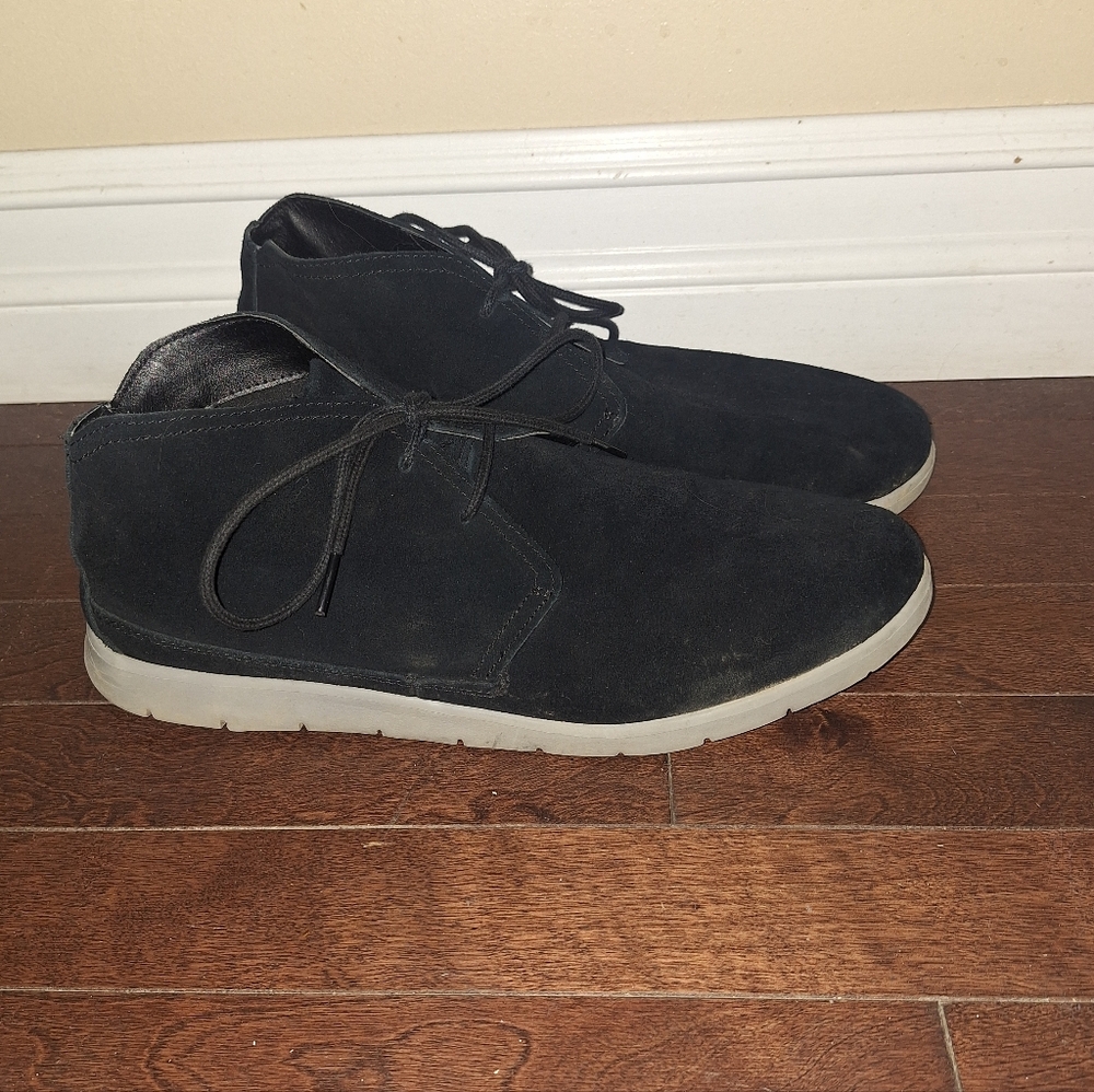 UGG 11.5 Mens Suede Shoes